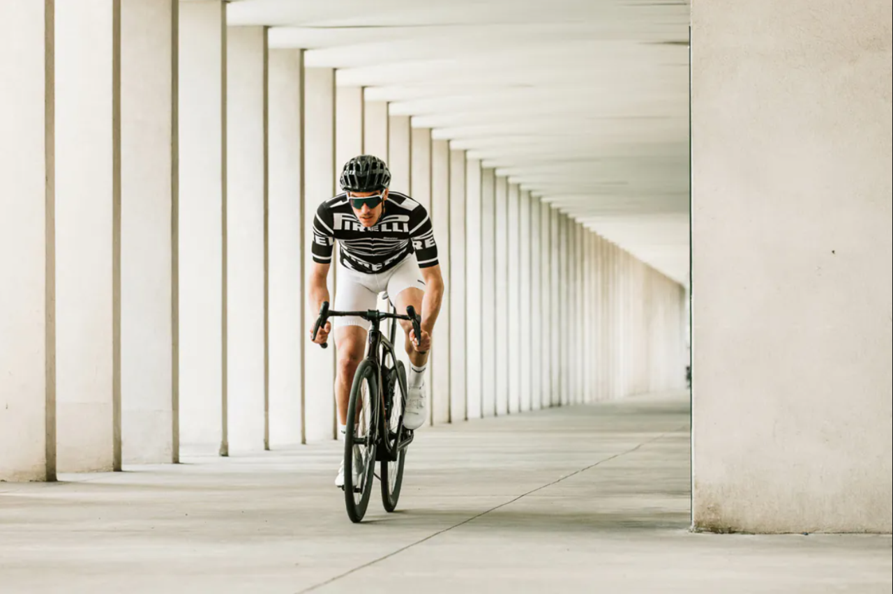 Santini 2025 PIRELLI 倍耐力運動俱樂部吊帶短褲 -白〔GIT墊〕