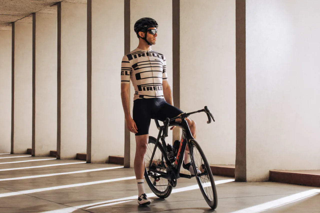 Santini 2025 PIRELLI 倍耐力運動俱樂部吊帶短褲 -黑〔GIT墊〕