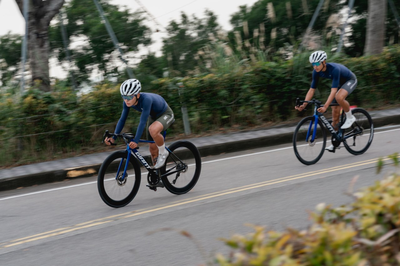 捷安特 GIANT Classic Fit 合身短版薄長袖車衣 - 藍